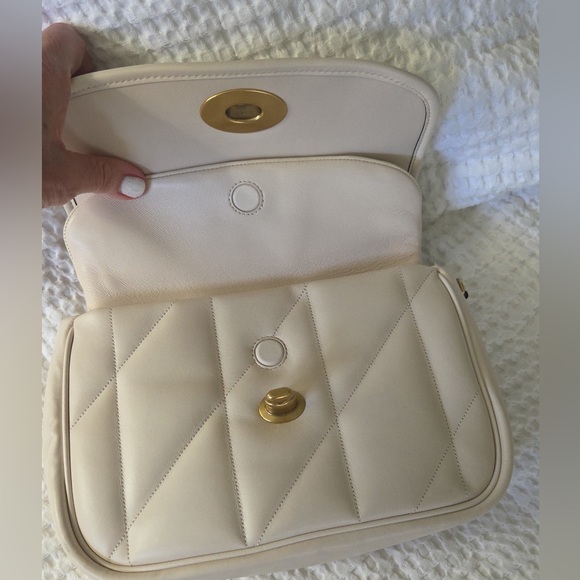 Coach Cream Quilted Shoulder Bag with Gold Chain - Picture 12 of 15